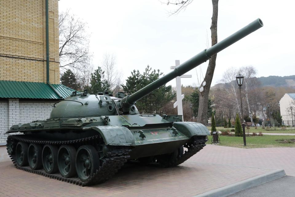 A Soviet-era T-62 tank