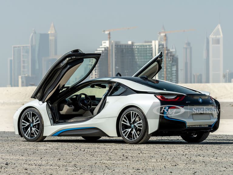 El BMW i8 Coupé de Maradona salió a la venta