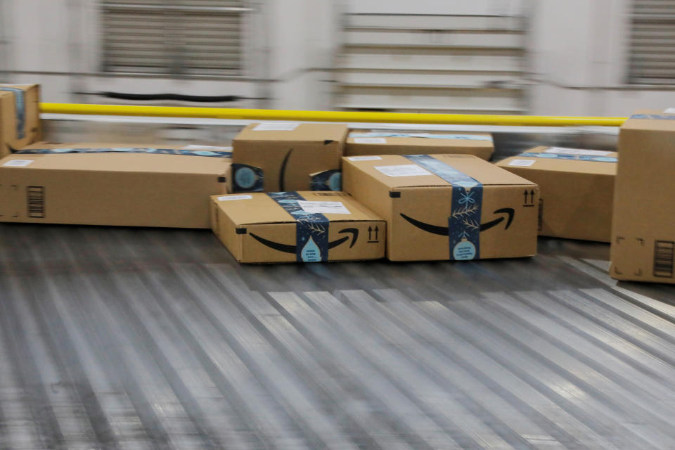 El periódico The Wall Street Journal mostró que es posible vender en Amazon productos sacados del basurero. (Reuters)