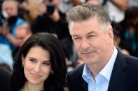 Der schier endlose Streit, den sich Alec Baldwin mit seiner Ex-Frau Kim Basinger um die gemeinsame Tochter Ireland lieferte, hat ihm die Lust auf die Ehe offenbar nicht vermiest: 2012 heiratete er die 26 Jahre jüngere Yogalehrerin Hilaria Thomas. (Bild: Pascal Le Segretain/Getty Images)