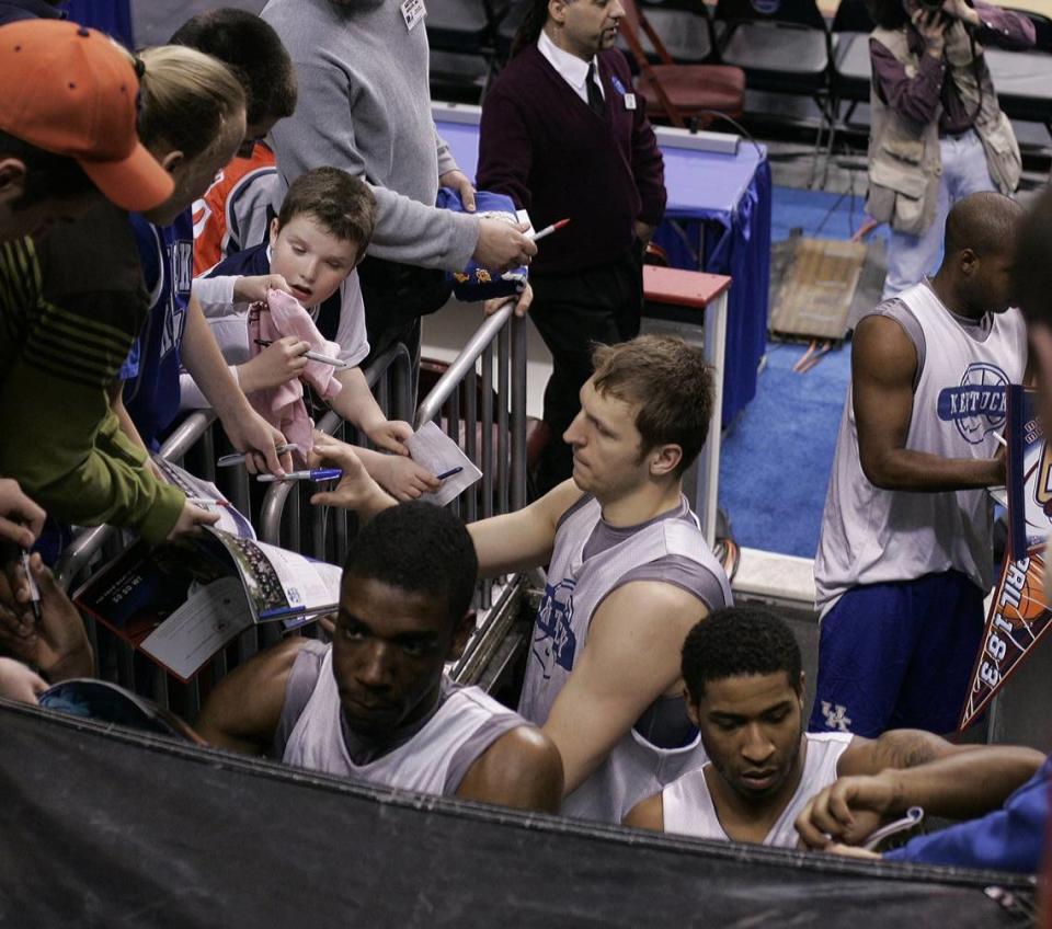 Kentucky 7-footers Shagari Alleyne, left, and Lukasz Orbzut, center, signed autographs after they went through practice before Kentucky played in the 2006 NCAA Tournament in Philadelphia.