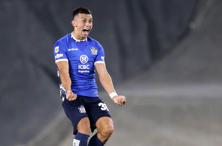 Ulises Ortegoza, de Talleres de Córdoba, festeja el gol que le dio la victoria a su equipo en el estadio Monumental ante River