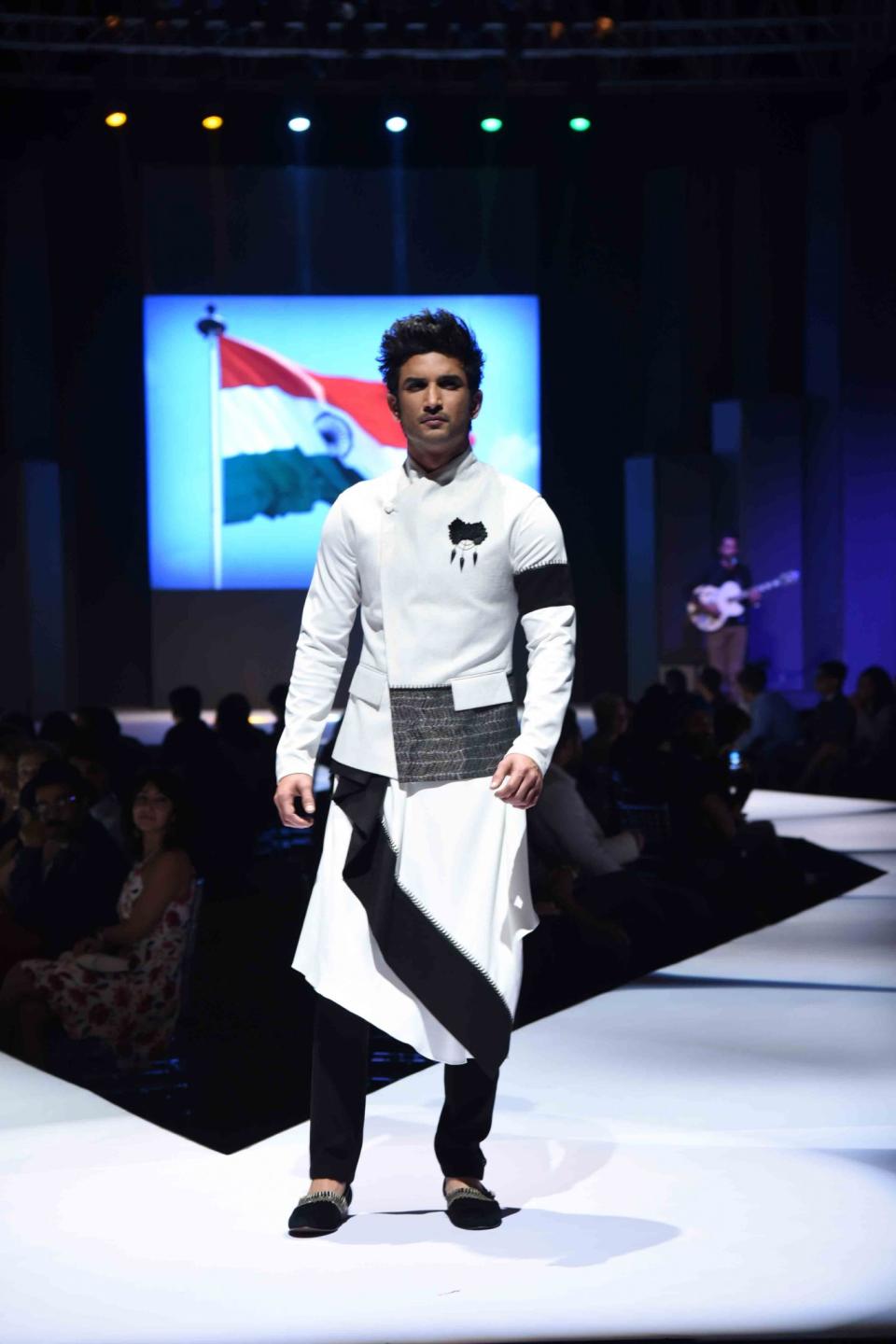 Bollywood meets fashion at 'Van Heusen and GQ Fashion Nights 2016' finale