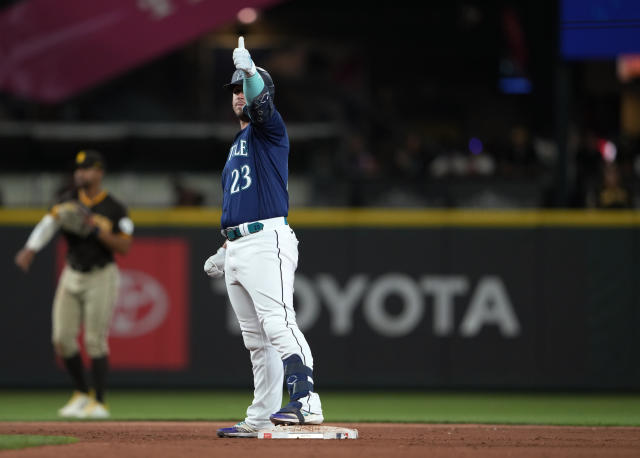 Raleigh hits go-ahead homer in 8th as surging M's beat Padres