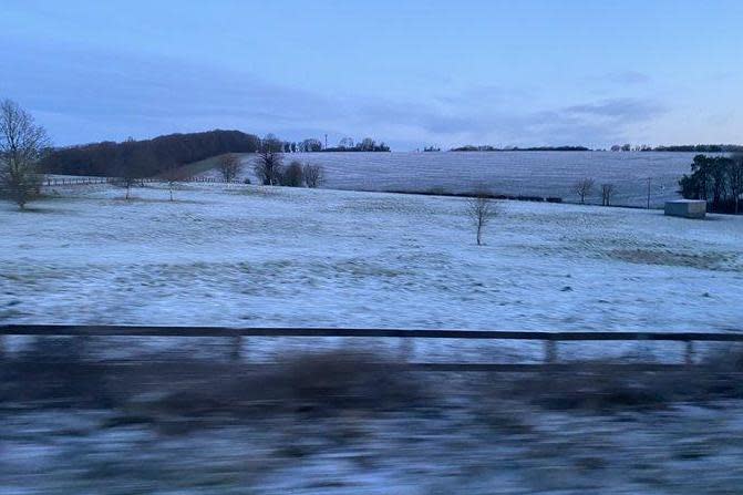 Snow coats the grass in Eastleigh, Hampshire (@KarenRadian)