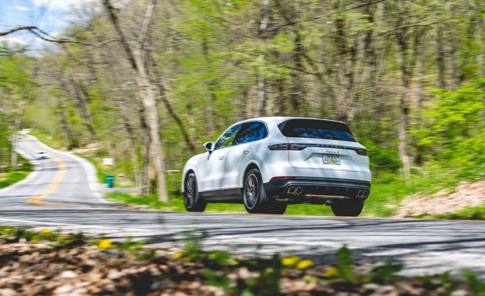 <p>2019 Porsche Cayenne S</p>