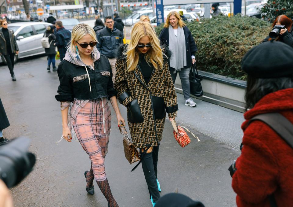 Phil Oh captures the best street style beauty looks of Milan Fashion Week Fall 2018, from twin pink bobs to kitschy plastic hair accessories.