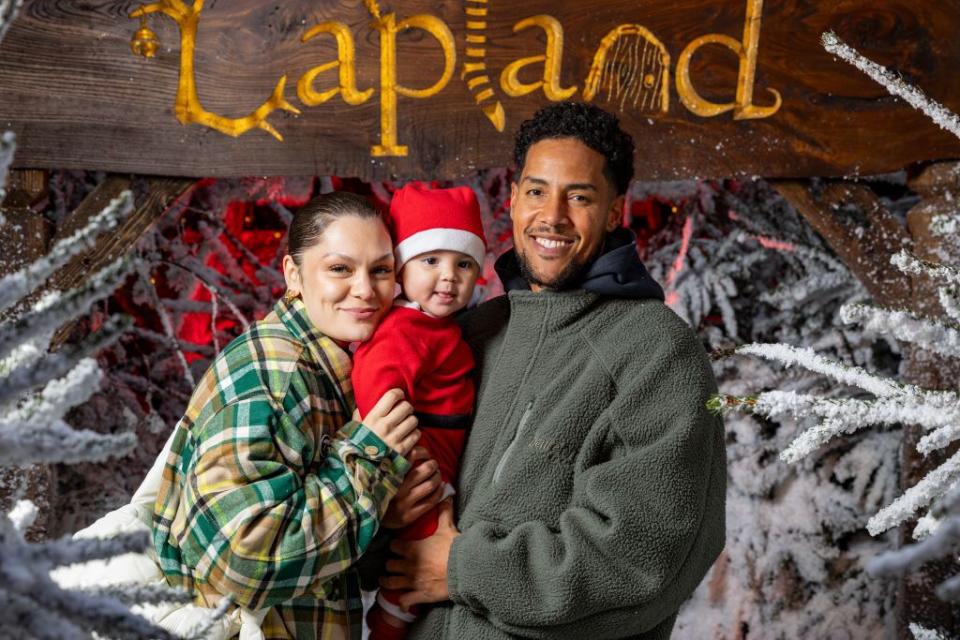 celebrities visit laplanduk december 20