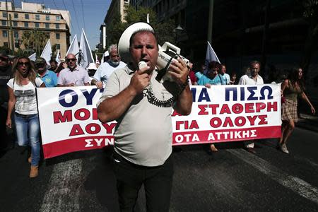 Protesters shout slogans as they march towards the parliament during the first day of a 48-hour strike by public sector workers in Athens September 24, 2013. REUTERS/Yorgos Karahalis