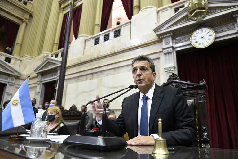 El presidente de la Cámara de Diputados, Sergio Massa, en el estrado principal del cuerpo