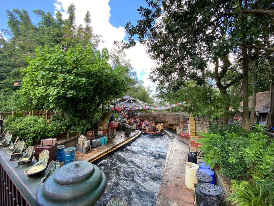 raft coming down kali river rapids at disney animal kingdom