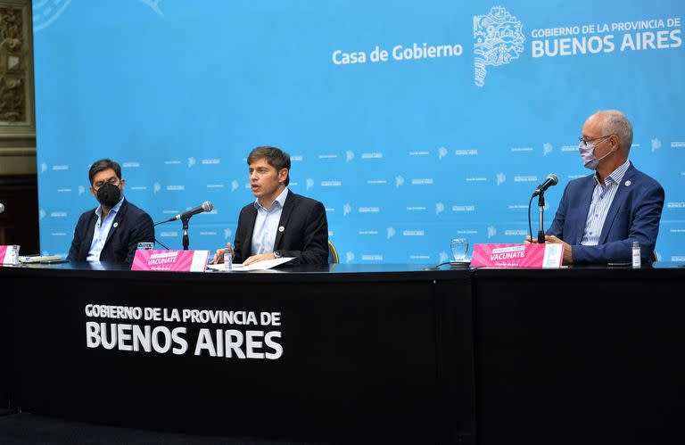 Kicillof junto a Bianco y Gollán, en la conferencia de prensa del 30 de abril donde anunciaron la nueva fase de la cuarentena