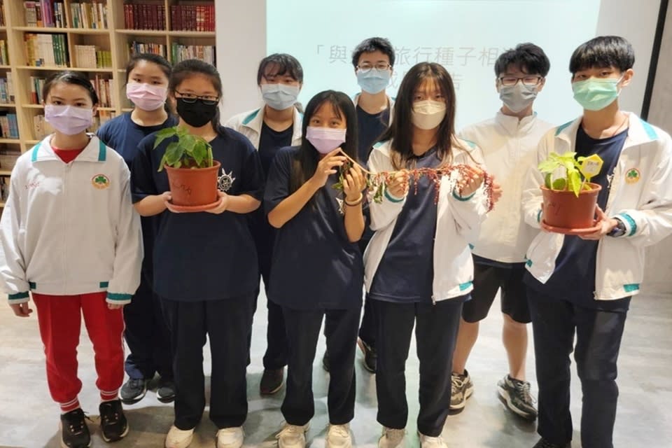 寶桑國中是「種子上太空計畫」臺東唯一獲選的國中，分配到臺灣紅藜與番椒種子，在校園種植實驗組及對照組，並分析生長特性。