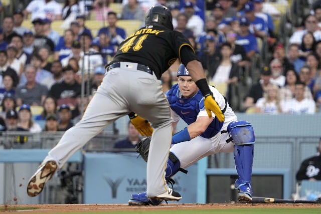 Muncy homers, Roberts gets 700th win as manager in Dodgers' 5-2 victory  over Pirates - NBC Sports