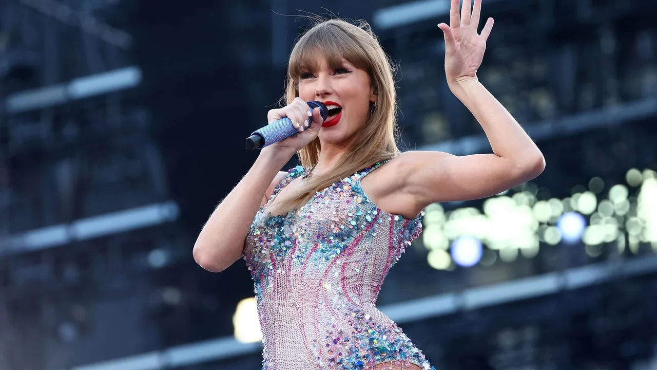 <div>MELBOURNE, AUSTRALIA - FEBRUARY 16: EDITORIAL USE ONLY. NO BOOK COVERS Taylor Swift performs at Melbourne Cricket Ground on February 16, 2024 in Melbourne, Australia. (Photo by Graham Denholm/TAS24/Getty Images for TAS Rights Management)</div>