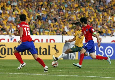 Australia's Massimo Luongo (C) shoots to score a goal against South Korea during their Asian Cup final soccer match at the Stadium Australia in Sydney January 31, 2015. REUTERS/Jason Reed