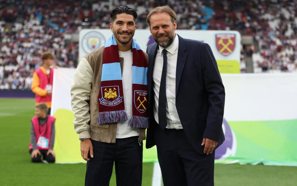 Carlos Soler unveiled before the game