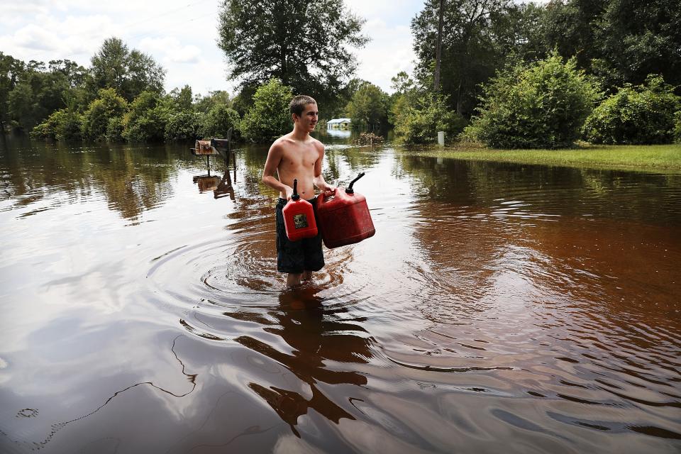 Almost a week after Hurricane Harvey ravaged parts of Texas, some neighborhoods still remained flooded and without electricity. (Spencer Platt/Getty Images)