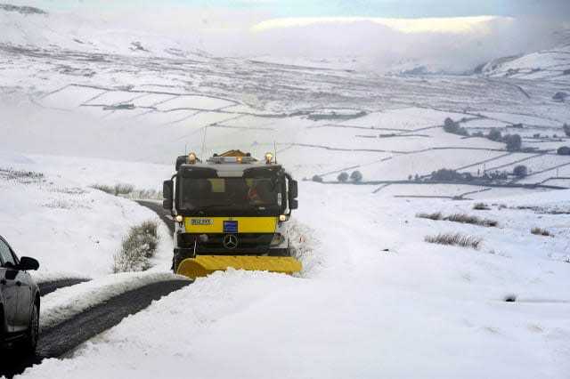 Met Office issues weather warnings as 'thundersnow' causes travel chaos