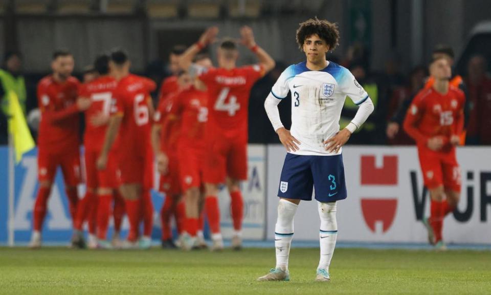 Enis Bardhi puts North Macedonia ahead on the rebound after an awarded penalty against Rico Lewis.