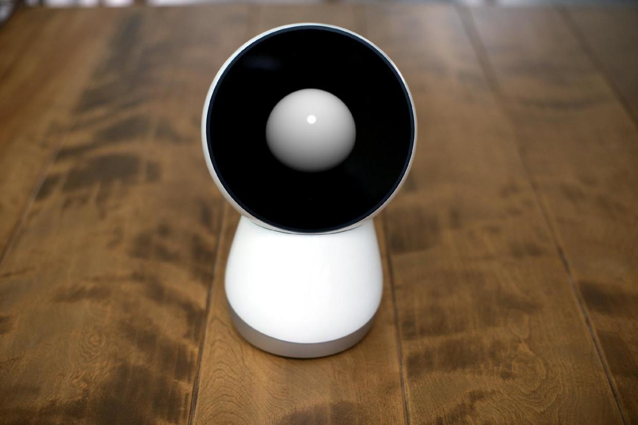 Katie Couric talks with MIT’s Cynthia Breazeal about the role Jibo plays in everyday human interactions (Yahoo News)