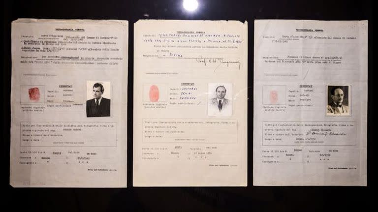 Los pasaportes de la Cruz Roja, con nombres falsos, usados por Josef Mengele, Klaus Barbie y Adolf Eichmann