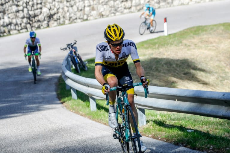 Dutch Steven Kruijswijk of team Lotto NL rides ahead of Colombia's Esteban Chaves of team Orica and Italian Vincenzo Nibali of Astana team during the 14th stage of the 99th Giro d'Italia, Tour of Italy, from Farra d'Alpago to Corvara on May 21, 2016