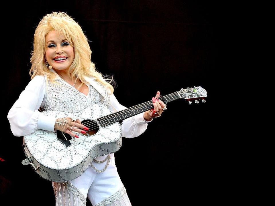 12) Dolly Parton