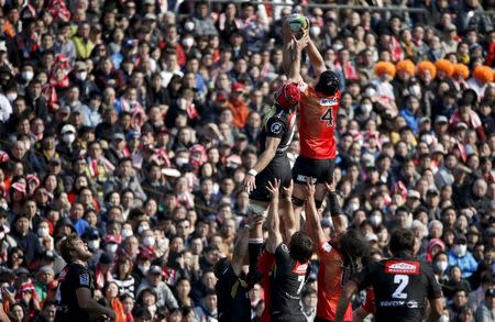 Rugby Union - Sunwolves v Lions - Super Rugby - Prince Chichibu Memorial Stadium, Tokyo, Japan - 27/2/16. Lions' Warren Whiteley and Sunwolves' Timothy Bond in action. REUTERS/Toru Hanai