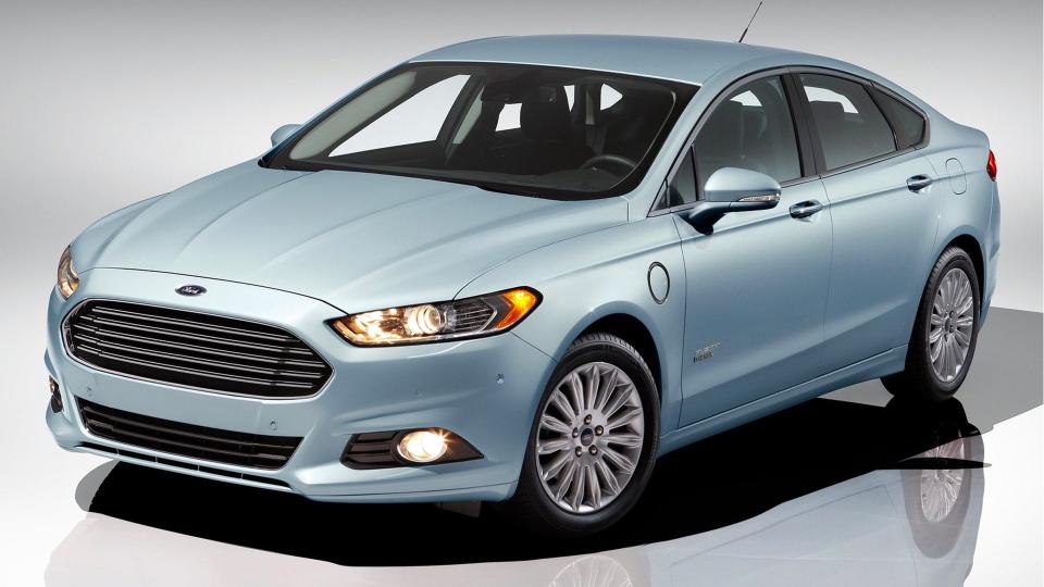 Ford Fusion PHEVs Recalled for Loss of Power and Fire Risk photo