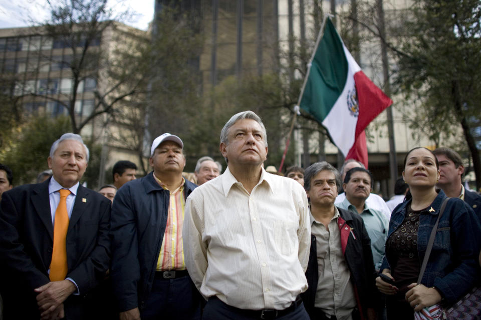 El presidente de México, Andrés Manuel López Obrador, en el centro de la imagen. (AP Photo/Alexandre Meneghini)