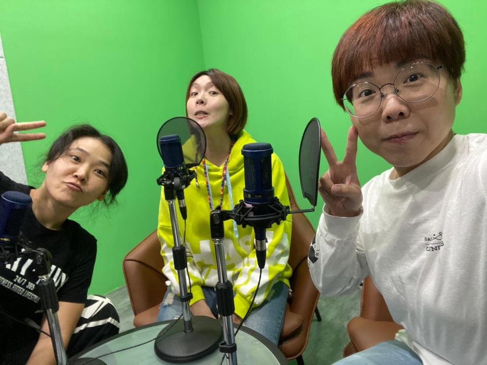 ▲鈴鐺姊姊、小魚姊姊及Lulu姊姊，化「聲」在Podcast說故事與孩子互動。