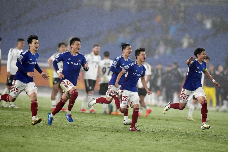 Players of Yokohama F. Marinos celebrate after a penalty kick against Ulsan Hyundai during the second leg of the AFC Champions League semifinal soccer match between Yokohama F. Marinos and Ulsan Hyundai in Yokohama, south of Tokyo, Wednesday, April 24, 2024. (AP Photo/Shuji Kajiyama)