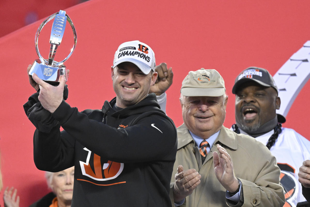 Cincinnati Bengals head coach Zac Taylor walks on the field prior to the  start of an NFL football game against the Cleveland Browns, Monday, Oct.  31, 2022, in Cleveland. (AP Photo/Kirk Irwin