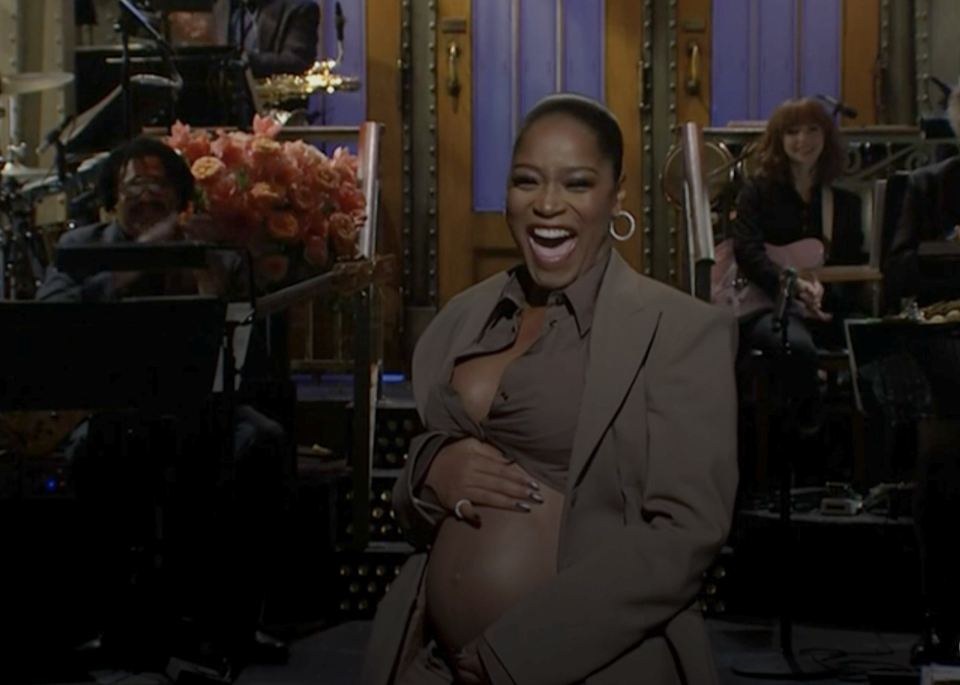 Keke Palmer reveals she's pregnant in 'SNL' monologue