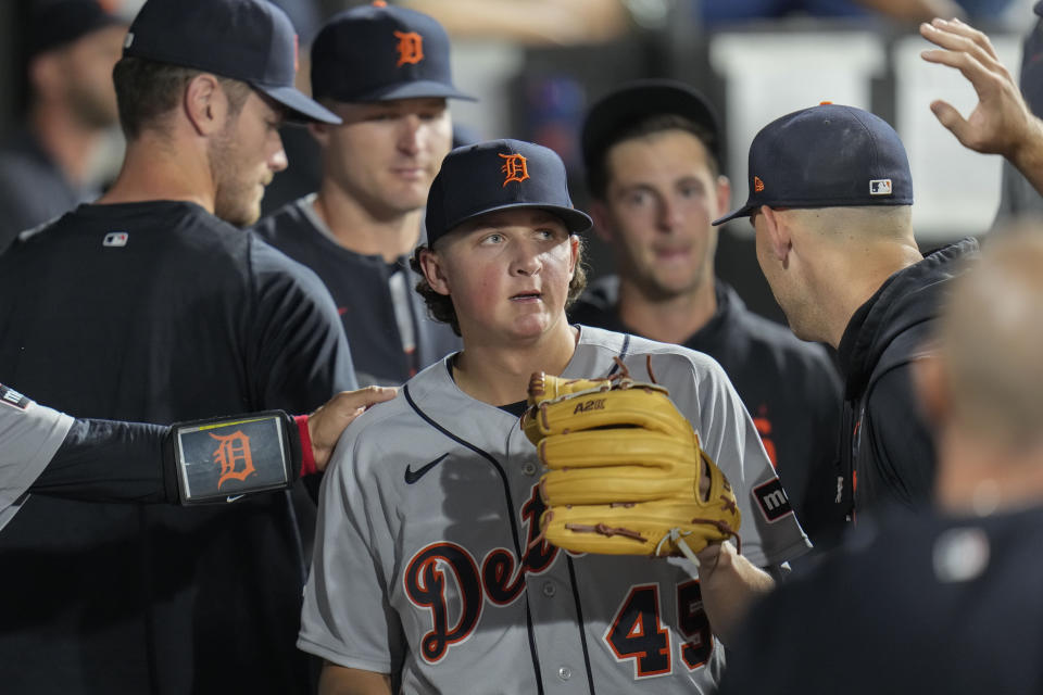 Detroit Tigers starting pitcher Reese Olson gets support from teammates after he was pulled during the sixth inning against the Chicago White Sox in a baseball game, his debut in the majors, Friday, June 2, 2023, in Chicago. (AP Photo/Erin Hooley)