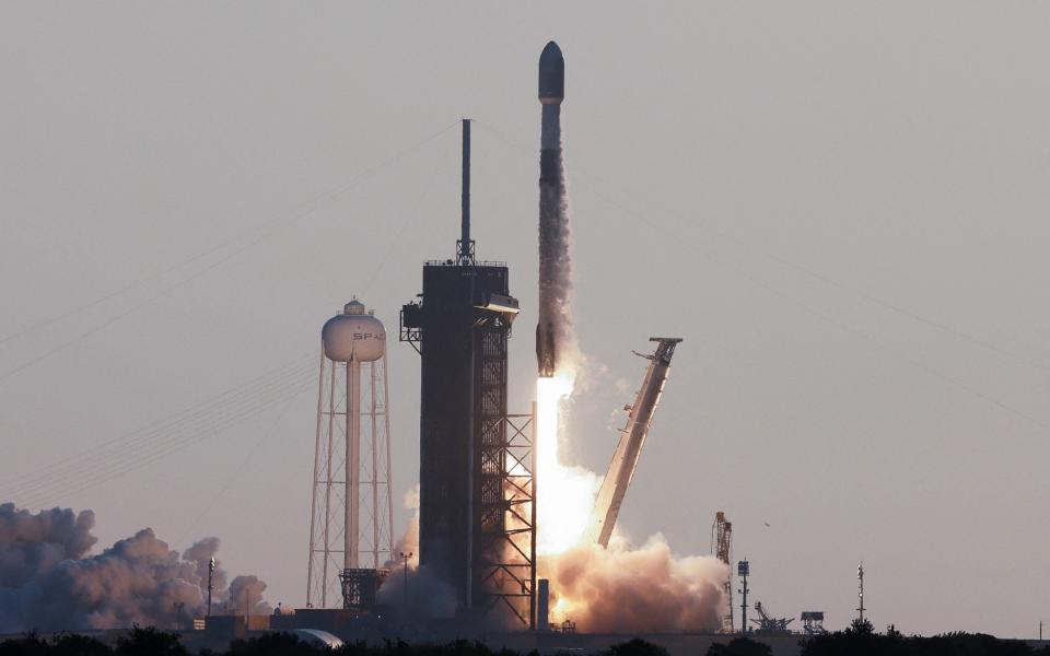 A SpaceX Falcon 9 rocket lifts off, carrying 53 Starlink internet satellites - JOE SKIPPER /REUTERS