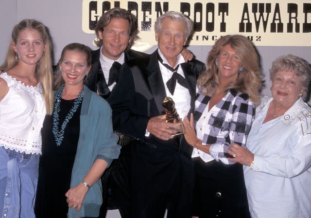 <p>Ron Galella, Ltd./Ron Galella Collection/Getty</p> Isabelle Bridges, Susan Bridges, Jeff Bridges, Lloyd Bridges, Cindy Bridges and Dorothy Dean Bridges.