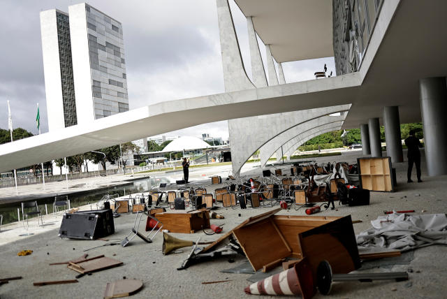 Terrorismo em Brasília: Confira os perfis suspensos pelo STF