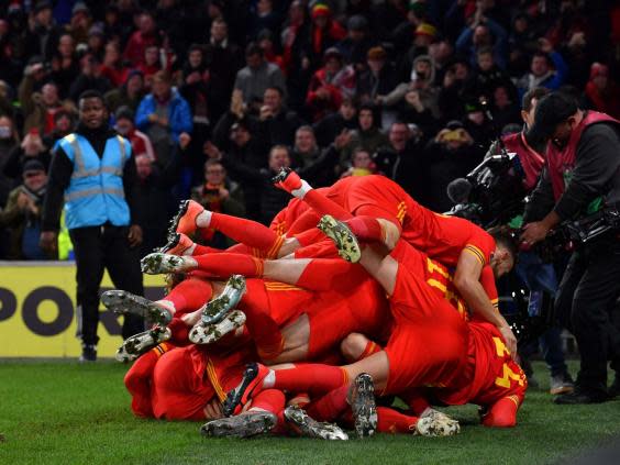 Wales players celebrate (Getty)