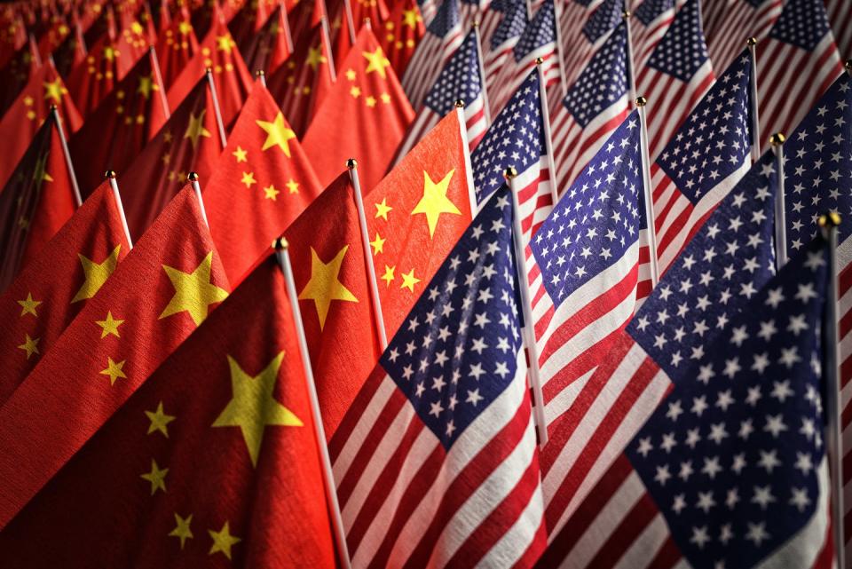   <span class="attribution"><a class="link " href="https://www.shutterstock.com/es/image-illustration/economic-trade-war-between-usa-china-1596094897" rel="nofollow noopener" target="_blank" data-ylk="slk:Shutterstock / cybrain;elm:context_link;itc:0;sec:content-canvas">Shutterstock / cybrain</a></span>