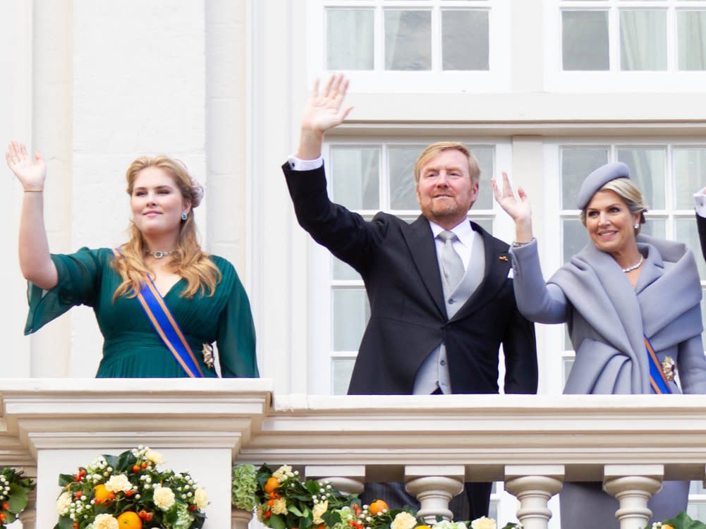 Kronprinzessin Amalia (li.) begibt sich gemeinsam mit ihren Eltern , König Willem-Alexander und Königin Máxima, in die Karibik. (Bild: imago/Xinhua)