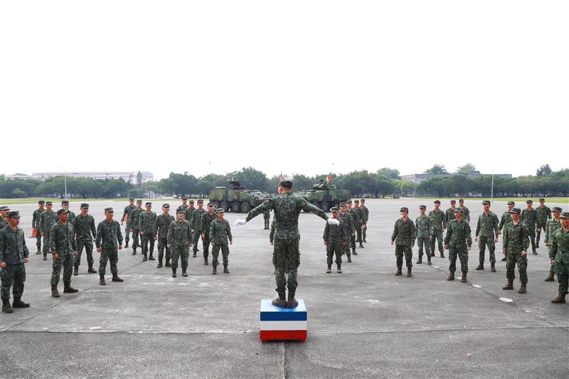 高雄鳳山陸軍步兵訓練指揮部證實，女生宿舍有3天未供應熱水，但引導學員去另一側洗澡。（圖／翻攝臉書陸軍步兵訓練指揮部臉書）