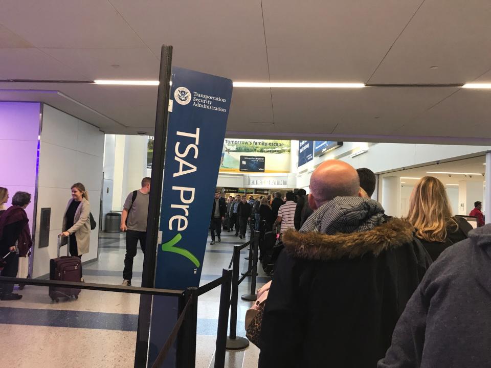 United Polaris Business Class tsa security line