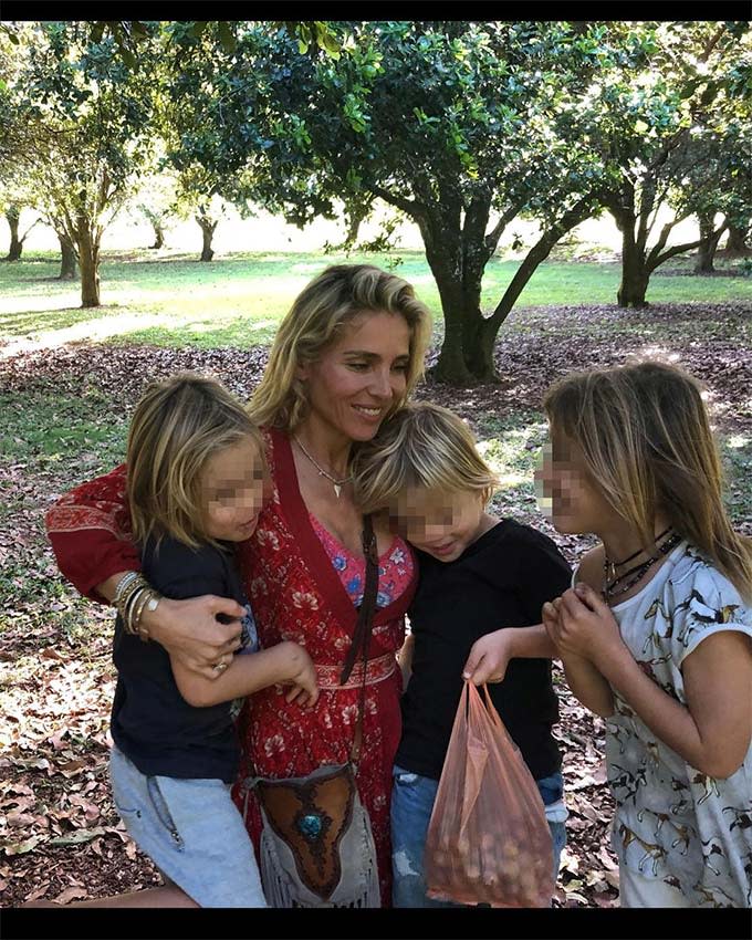 Elsa Pataky con sus tres hijos