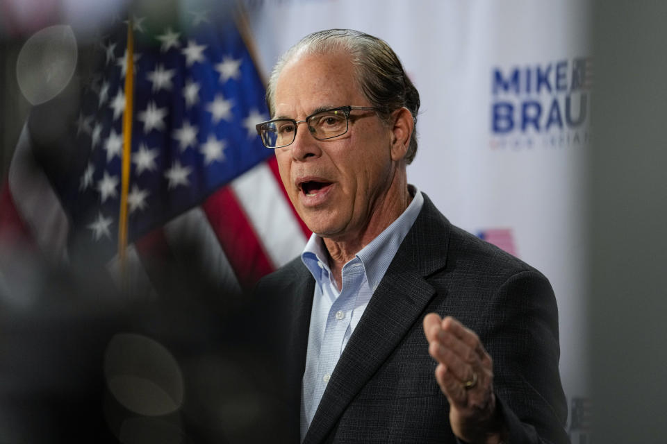 U.S. Sen. Mike Braun, R-Ind., announces in Indianapolis, Monday, Dec. 12, 2022 that he will for Indiana governor in 2024. Braun will face Indiana Lt. Gov. Suzanne Crouch for the Republican nomination. (AP Photo/Michael Conroy)