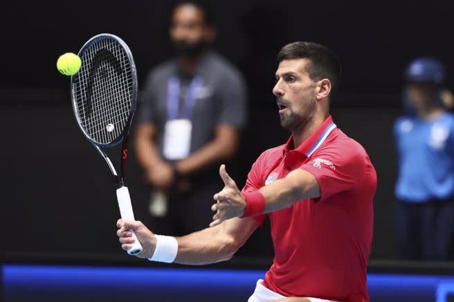 球王Novak Djokovic將回到熟悉的澳網挑戰冠軍。（美聯社資料照）