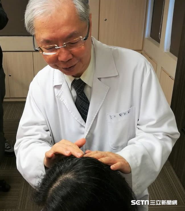劉國威醫師提醒，發現頭皮長不明凸起物超過2週沒消失，或有變大、軟硬度改變等情形，恐惡性徵兆。（圖／資料照）