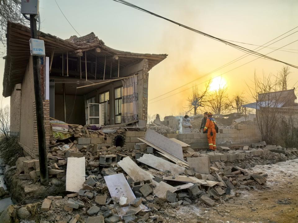 JISHISHAN, CHINA - DECEMBER 19: Rescuers conduct search and rescue operations after a 6.2-magnitude earthquake on December 19, 2023 in Jishishan Bonan, Dongxiang and Salar Autonomous County, Linxia Hui Autonomous Prefecture, Gansu Province of China. A 6.2-magnitude earthquake jolted Jishishan county in Gansu province on Monday, leaving at least 111 people dead. (Photo by Jia Shengyang/VCG via Getty Images)