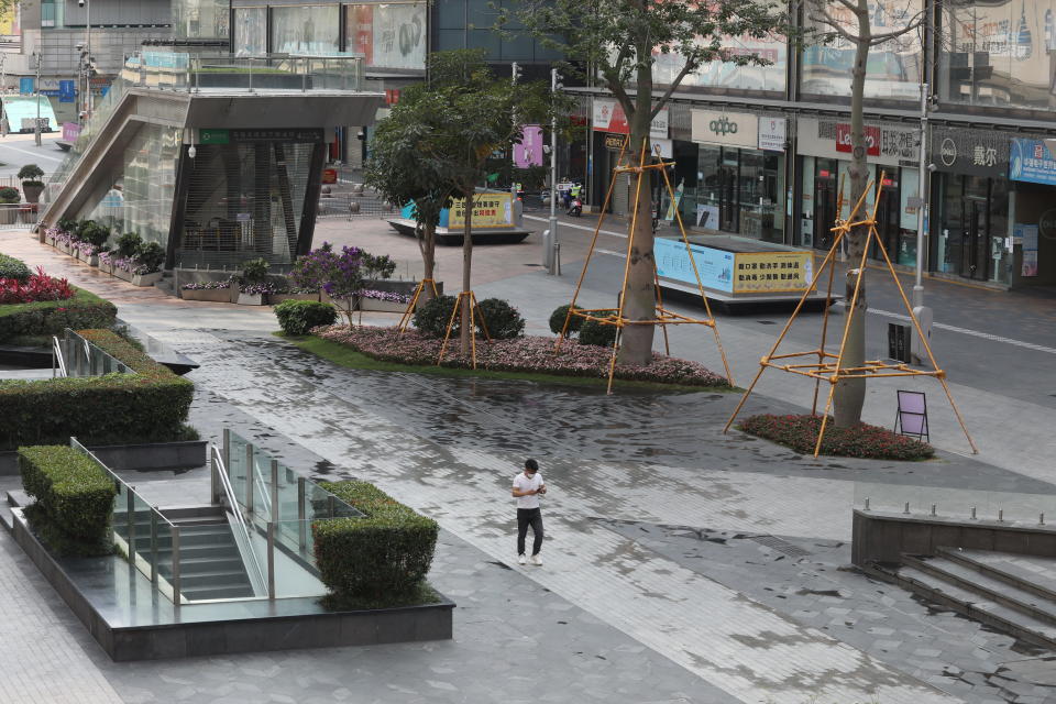 <p>El repunte de positivos en Shenzhen se asocia a su cercanía con Hong Kong, cuyo sistema sanitario se encuentra desbordado desde febrero. El 9 de marzo se registraron allí 32.000 casos. (Foto: Feature China / Future Publishing / Getty Images).</p> 